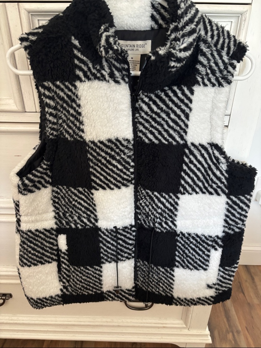 Mountain Ridge Women's Black & White Buffalo Plaid Sherpa Vest